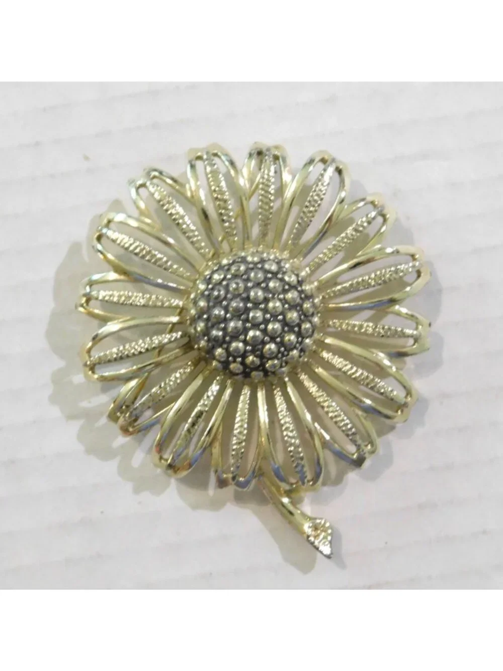 Sarah Coventry Signed Vintage Daisy Mae Silver-Tone Pin Brooch Floral Openwork